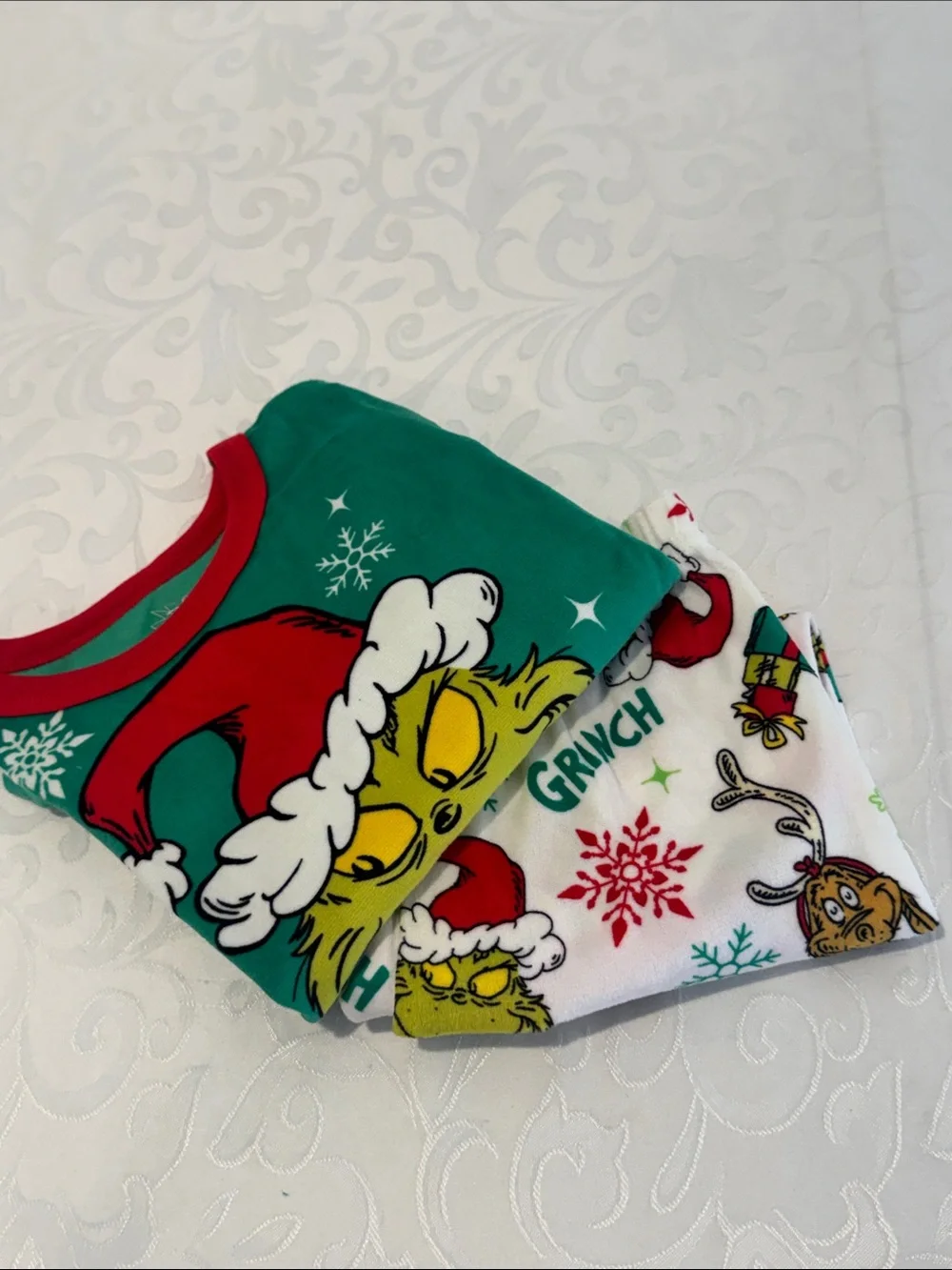 🎄Feelin' Grinchy Green Kids Pajama Set. Size 4